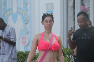 Candid Florida beach and bikini girls
