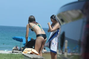 Various sexy Florida beach and bikini girls