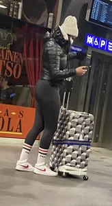 Masked Girl in Leggings With Gorgeous Booty And Legs Airport Creepshots Gallery