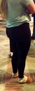 Chunky ass in black leggings