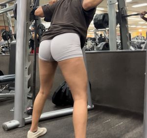 Nice latina ass squatting at the gym OC
