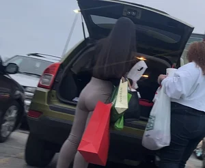Caught this Hot tight babe in leggings leaving