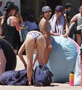 Sexy bikini girls