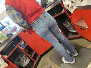 Big booty milf coworker(vpl)