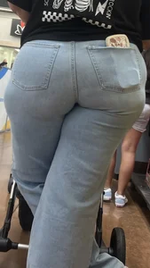 Squishy Mom ass in jeans
