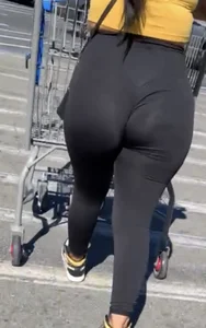 Thick ass l@tina in black leggings