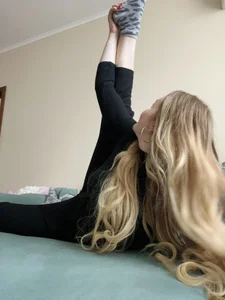 Hot blonde's erotic selfies in lingerie leaked