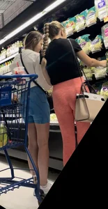 2 fit girls shopping