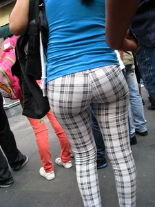 Milf's Ass in Tight Pants on the Street Creepshot