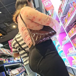 Hot chubby asian chick with a cake   (OC)