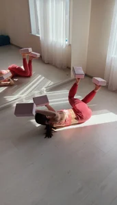 Hot and fit yoga girl selfies