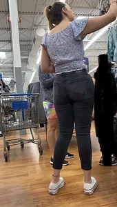 Tall Thick Latina Milf In Tight Black Jeans😋
