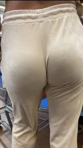 Latina milf with nice ass eating up sweats