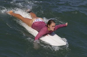 Candid surfer with a hot petite ass