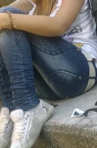 Hot candid legs closeups in tight jeans