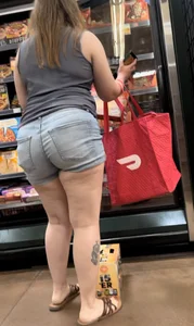 Mom is a pawg