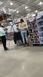 Hot girl at Costco in skin tight jeans with a great ass