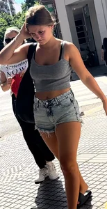Leggings vs boobs, choose One!!!