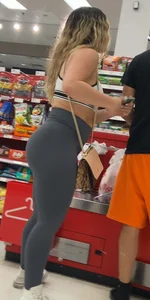Bubble Butt Latina in Grey Leggings