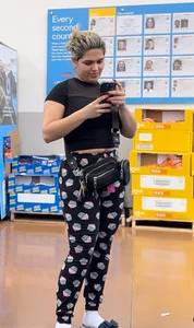 Big Booty Latina in leggings