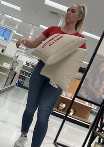 Milfy target worker bending over
