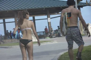 Even more hot and sexy bikini babes in Florida