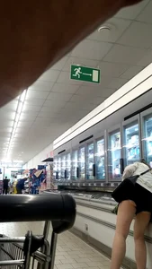 Shorts too short?! Sweet Cheeks in a Top-Vid