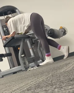 Teen with an amazing ass in booty shorts