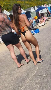Beautiful tanned ass - busted