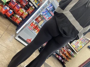 The way her ass sits in them leggings