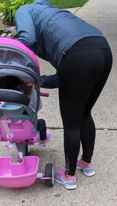 Milf in tight leggings with vpl