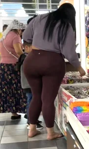 Enormous ass in brown tights supermarket creepshots