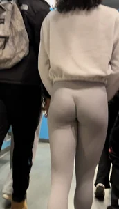 Cutest bubble butt in tight leggings