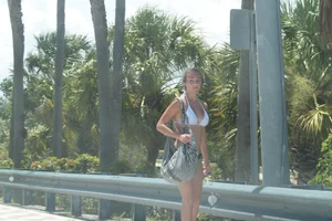 Even more hot and sexy bikini babes in Florida