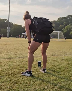 Super athletic milf in tiny Lulus bending over
