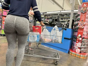 Fit Latina in grey leggings OC