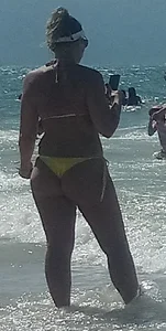 Big booty white chick in a yellow thong at the beach