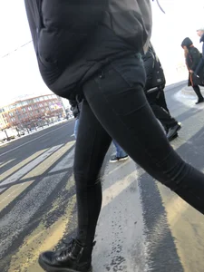Nice Candid Booty in Tight Black Jeans on the Crosswalk - Winter Street Creepshot