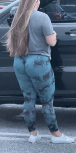 Dumb thick Pawg in gym leggings