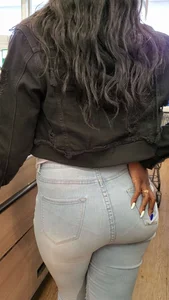 Ebony with nice ass in jeans (OC)