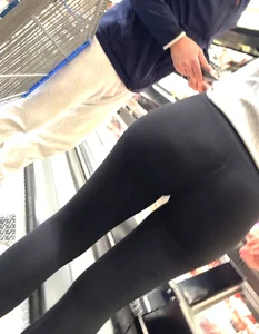 Hot nerdy milf with a nice bubble!