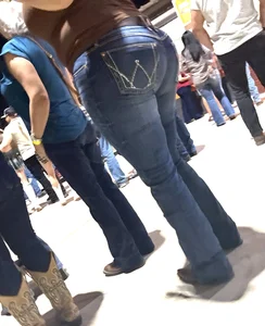 Huge tits. Nice big ass in jeans. OC