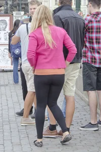 Blonde chicks ass in tight leggings