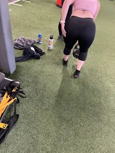 Gym PAWG Pt2 (nike pro leggings, juicy booty(oc))