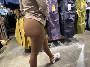 Latina in leggings w/ VTL + bonus caps