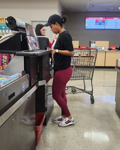 Out In The Wild 24 ( Phat ass ebony in leggins) Must See