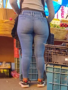 Mexicana con jeans ajustados