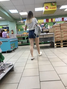 Hot Muscular Legs in Shorts Supermarket Candid Gallery