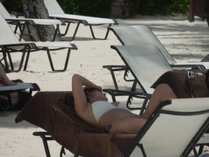 Bikini babe at the beach with nice tits and ass