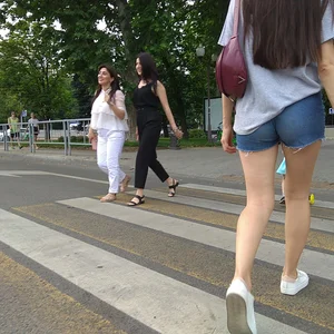 Sexy Thin Legs and Booty in Denim Shorts on the Crosswalk Candid Pics